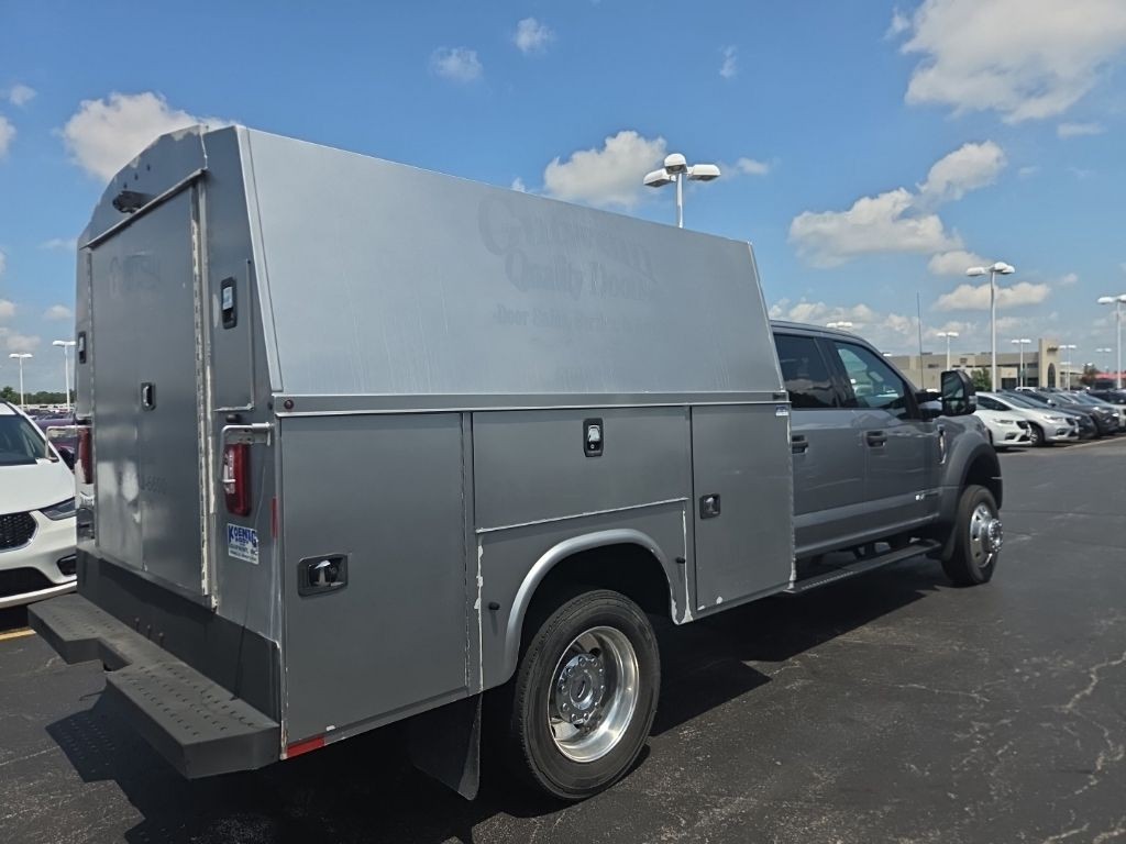 Ford Super Duty F-450 DRW Vehicle Full-screen Gallery Image 8