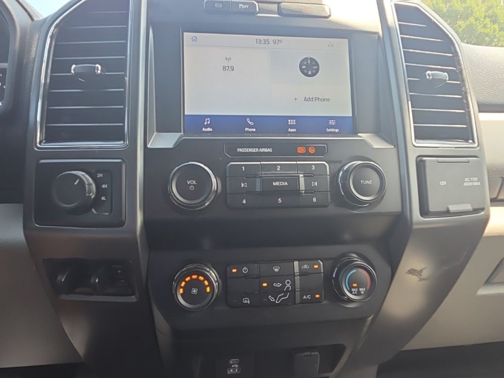 Ford Super Duty F-450 DRW Vehicle Full-screen Gallery Image 16