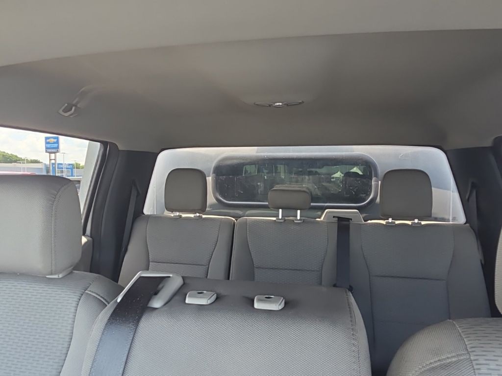 Ford Super Duty F-450 DRW Vehicle Full-screen Gallery Image 19