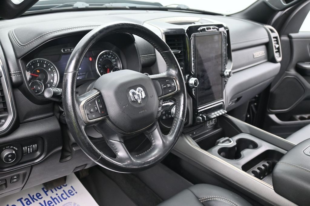 Ram 1500 Vehicle Full-screen Gallery Image 11