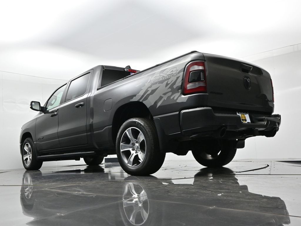 Ram 1500 Vehicle Full-screen Gallery Image 17