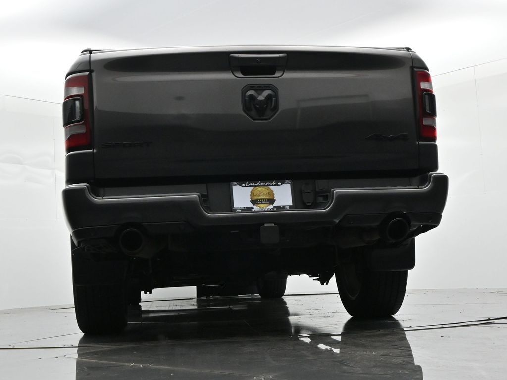Ram 1500 Vehicle Full-screen Gallery Image 18