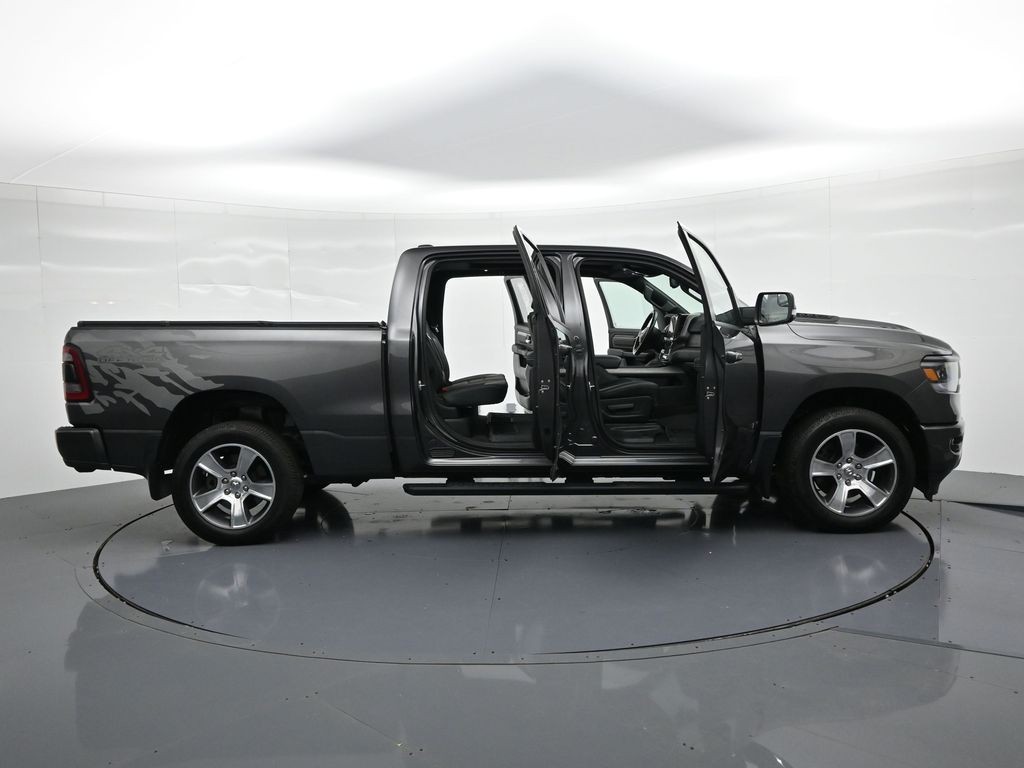 Ram 1500 Vehicle Full-screen Gallery Image 21
