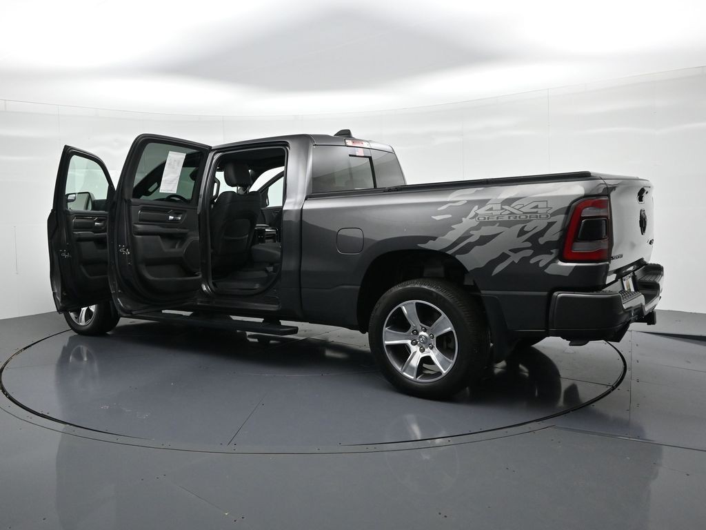Ram 1500 Vehicle Full-screen Gallery Image 22