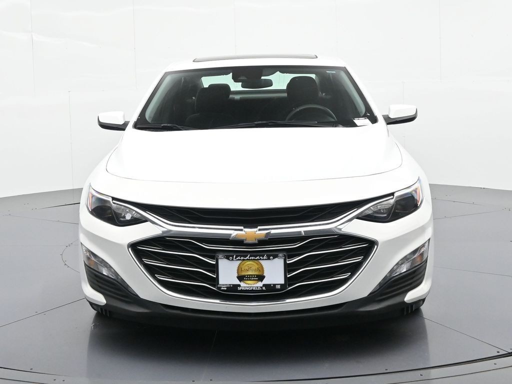 Chevrolet Malibu Vehicle Full-screen Gallery Image 3