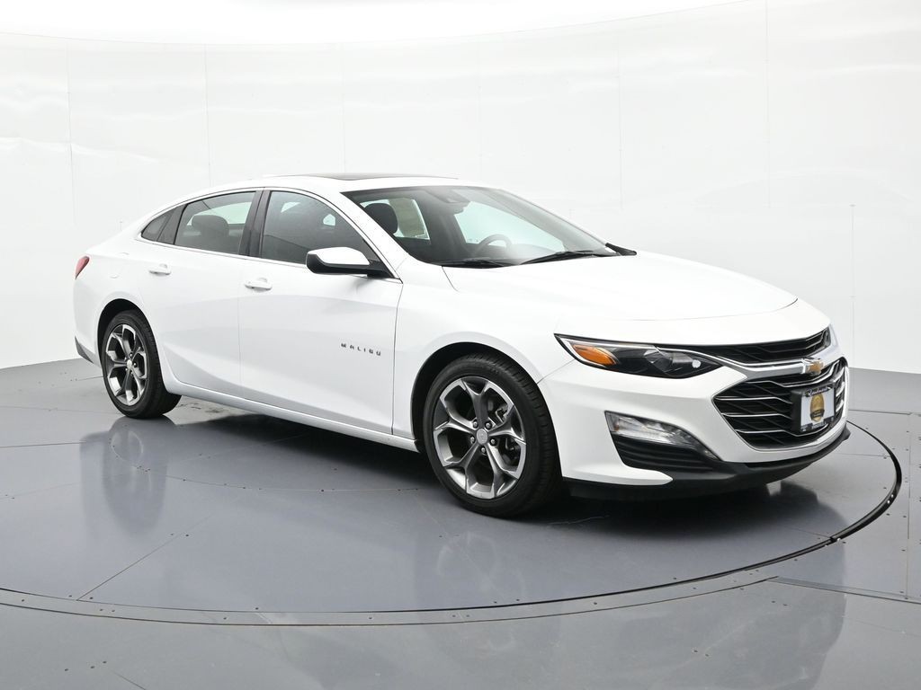 Chevrolet Malibu Vehicle Full-screen Gallery Image 4