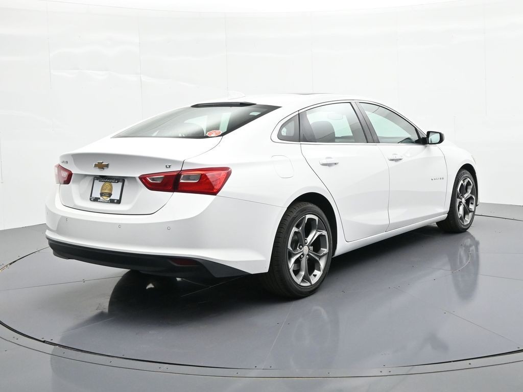 Chevrolet Malibu Vehicle Full-screen Gallery Image 6