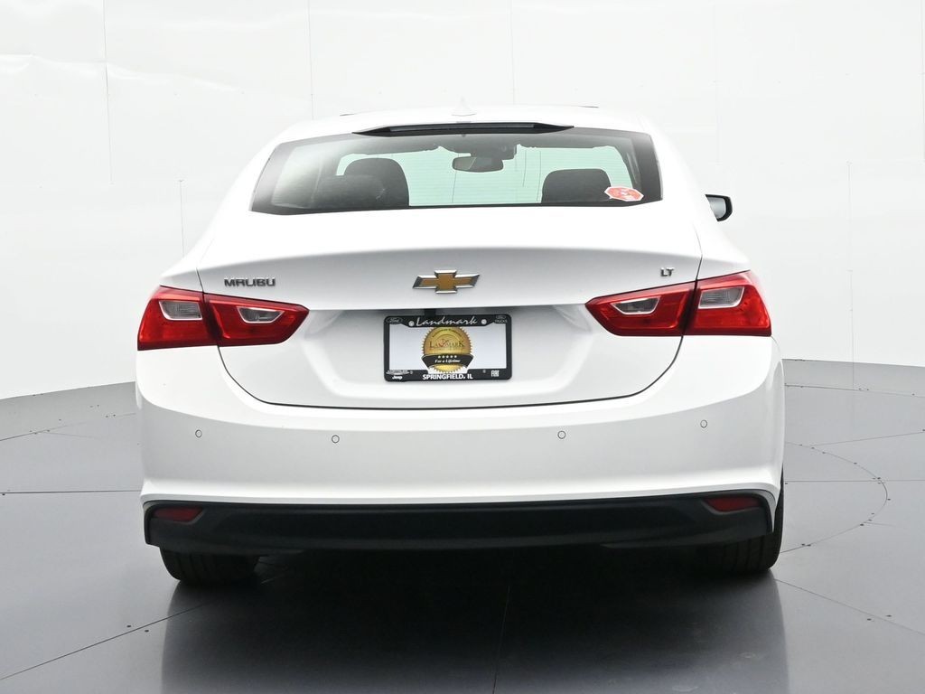 Chevrolet Malibu Vehicle Full-screen Gallery Image 7