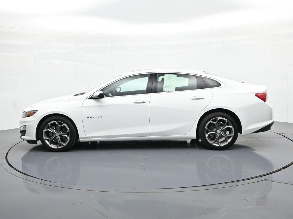 Chevrolet Malibu Vehicle Full-screen Gallery Image 9
