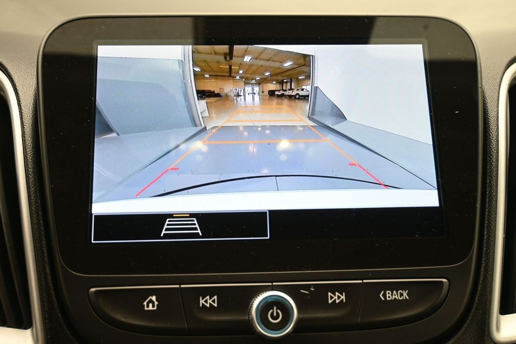 Chevrolet Malibu Vehicle Full-screen Gallery Image 12