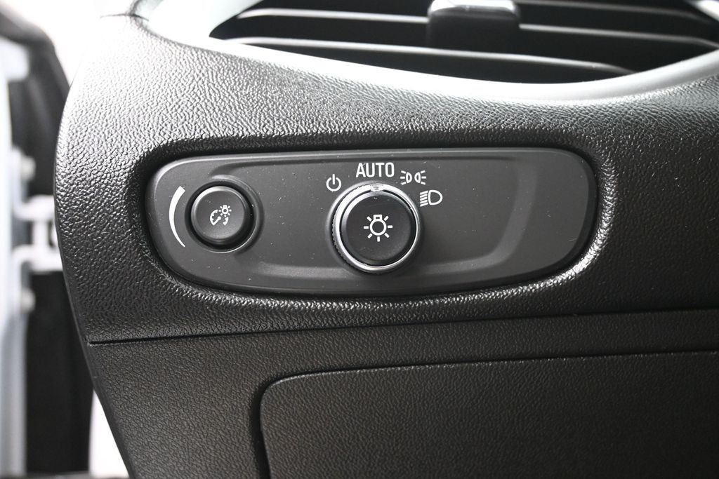 Chevrolet Malibu Vehicle Full-screen Gallery Image 18