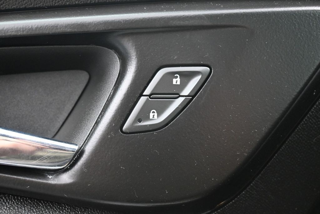Chevrolet Malibu Vehicle Full-screen Gallery Image 19