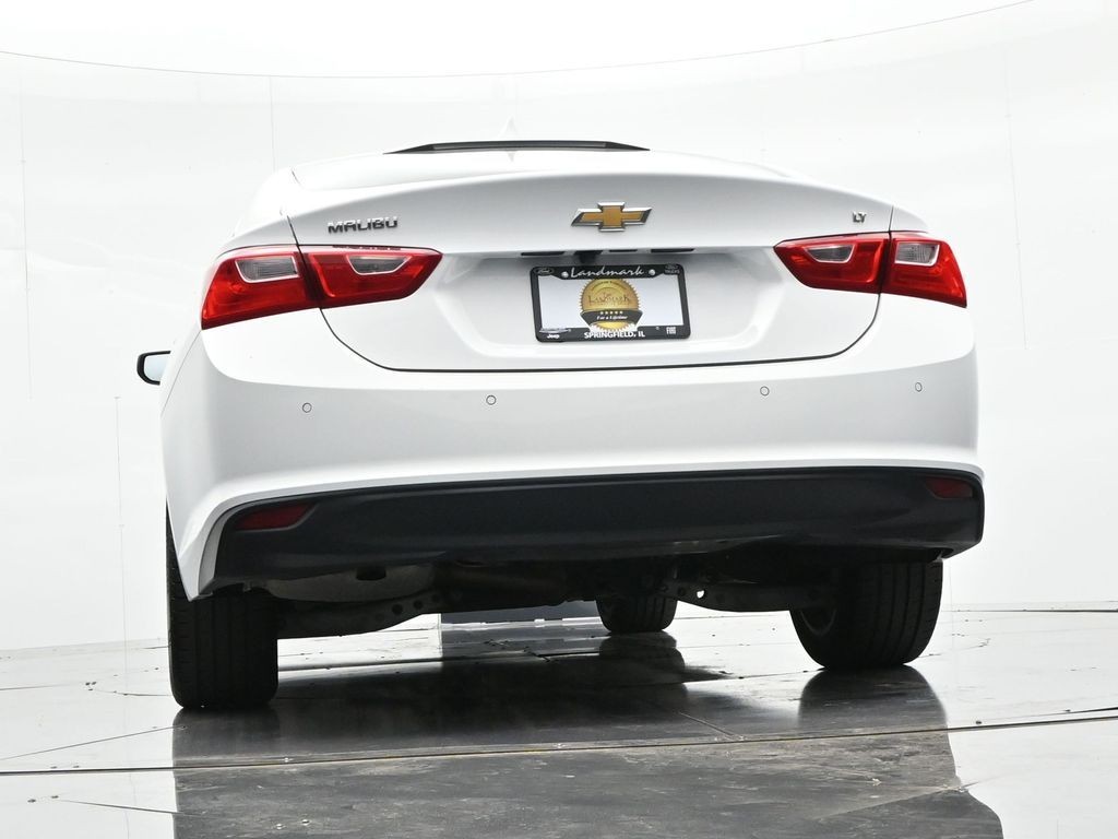 Chevrolet Malibu Vehicle Full-screen Gallery Image 26