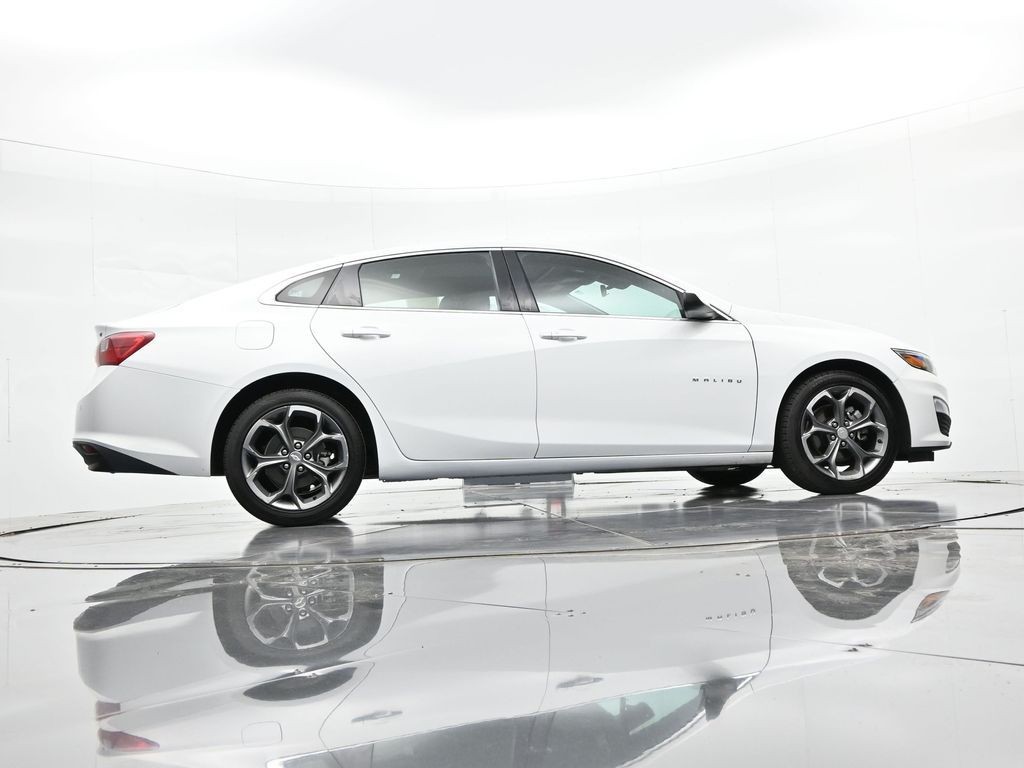 Chevrolet Malibu Vehicle Full-screen Gallery Image 28