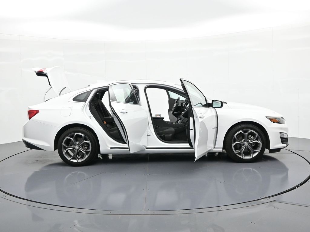 Chevrolet Malibu Vehicle Full-screen Gallery Image 29