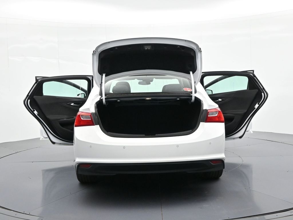 Chevrolet Malibu Vehicle Full-screen Gallery Image 32