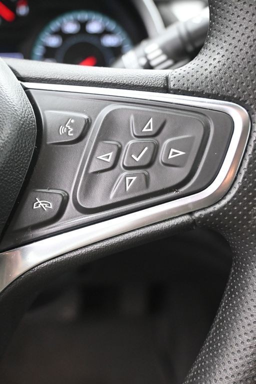 Chevrolet Malibu Vehicle Full-screen Gallery Image 16