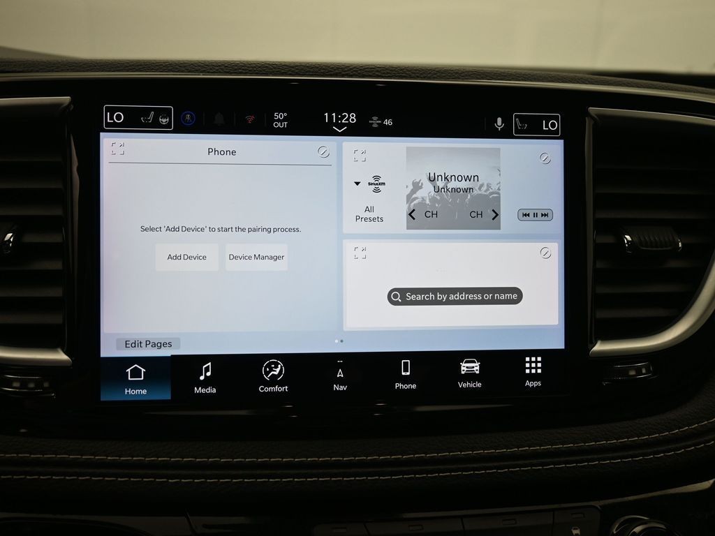 Chrysler Pacifica Vehicle Full-screen Gallery Image 11
