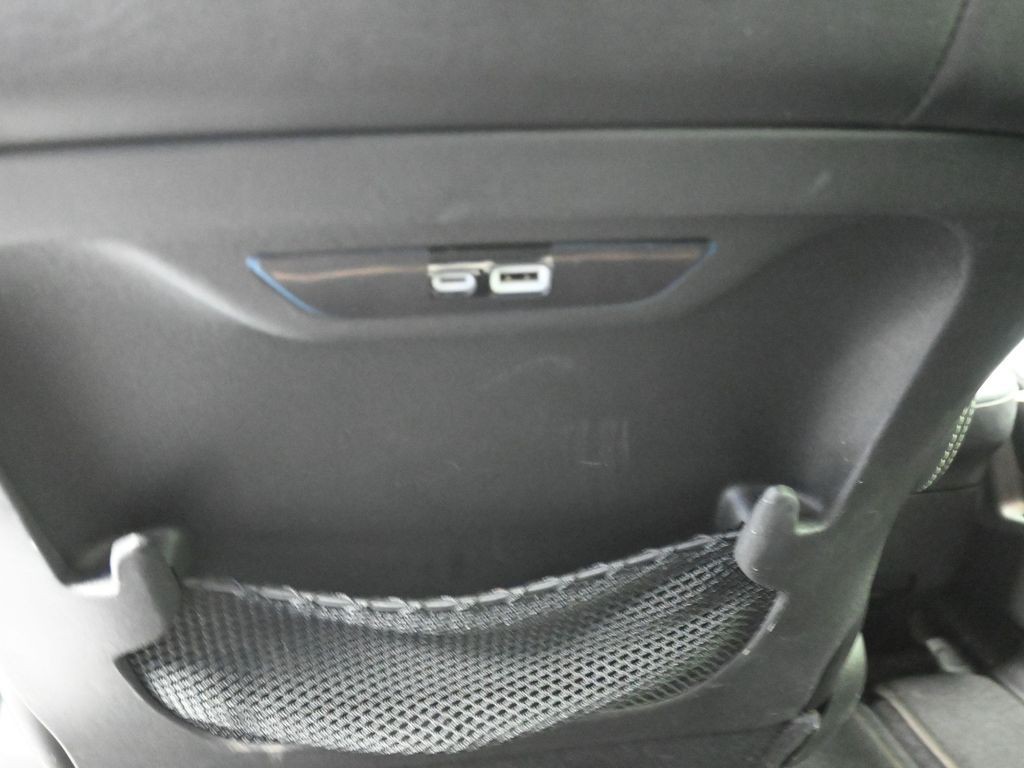Chrysler Pacifica Vehicle Full-screen Gallery Image 22