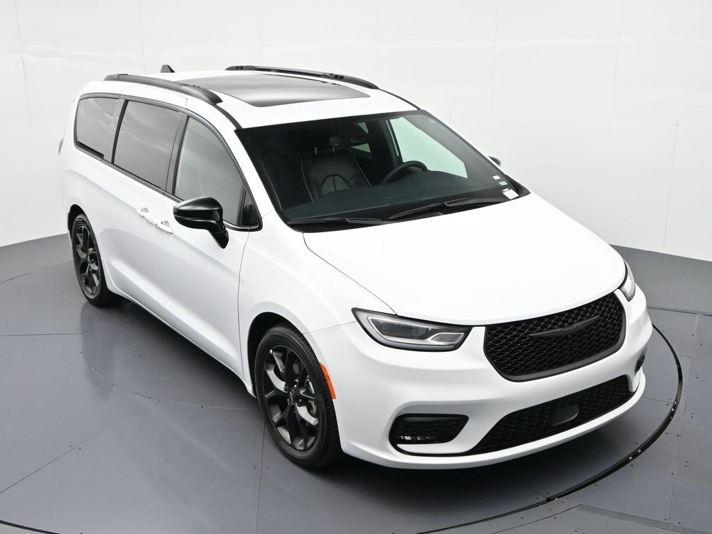 Chrysler Pacifica Vehicle Full-screen Gallery Image 27
