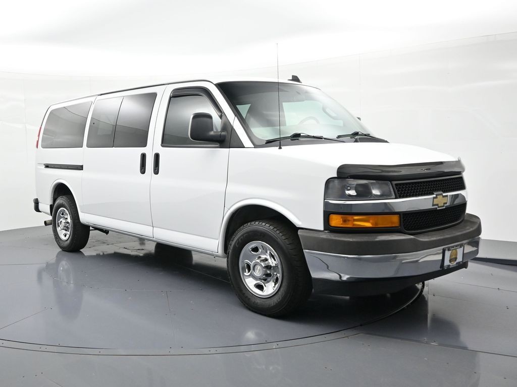 Chevrolet Express Passenger Vehicle Full-screen Gallery Image 04