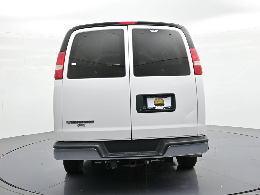 Chevrolet Express Passenger Vehicle Full-screen Gallery Image 07