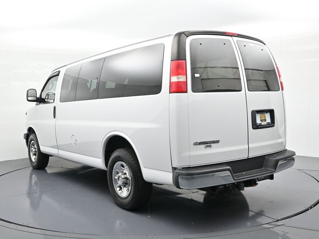 Chevrolet Express Passenger Vehicle Full-screen Gallery Image 08