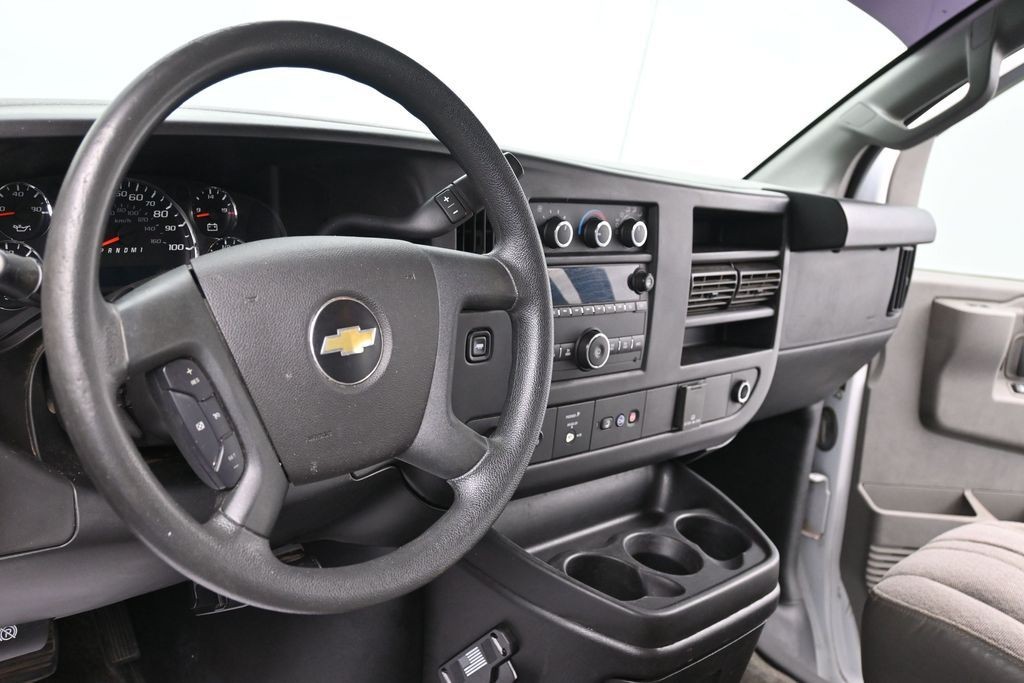 Chevrolet Express Passenger Vehicle Full-screen Gallery Image 12