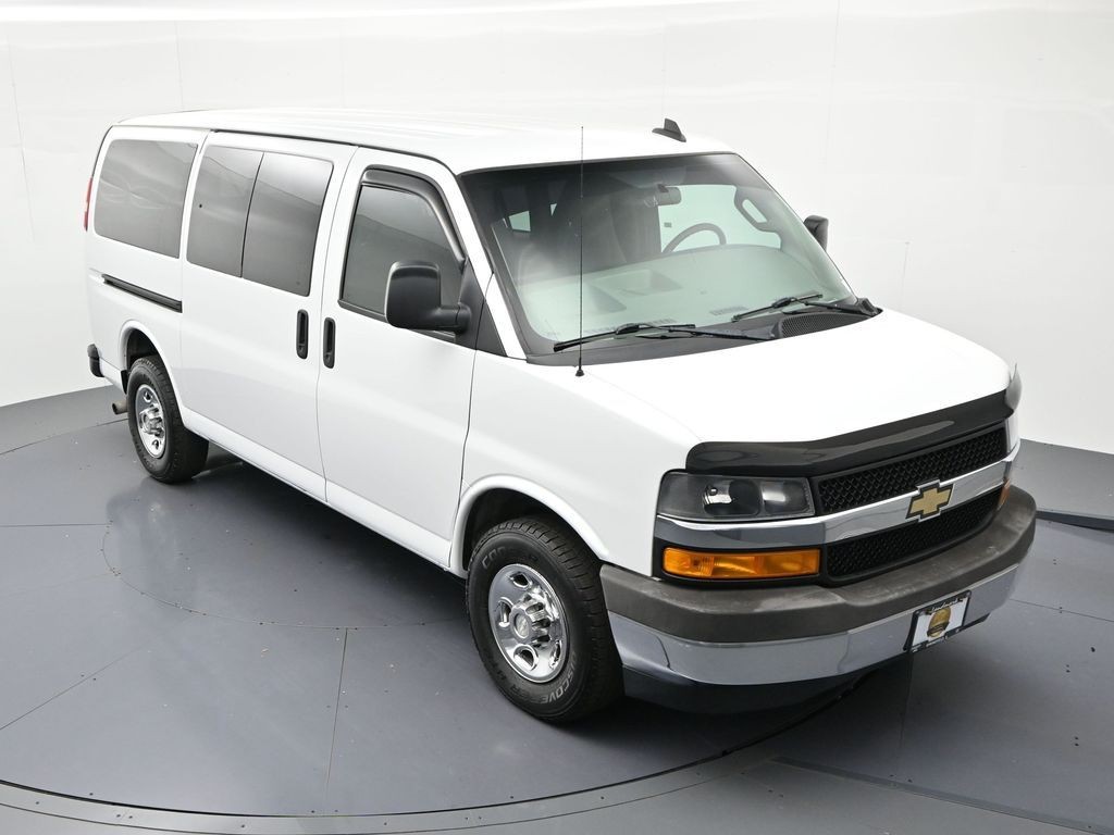 Chevrolet Express Passenger Vehicle Full-screen Gallery Image 13