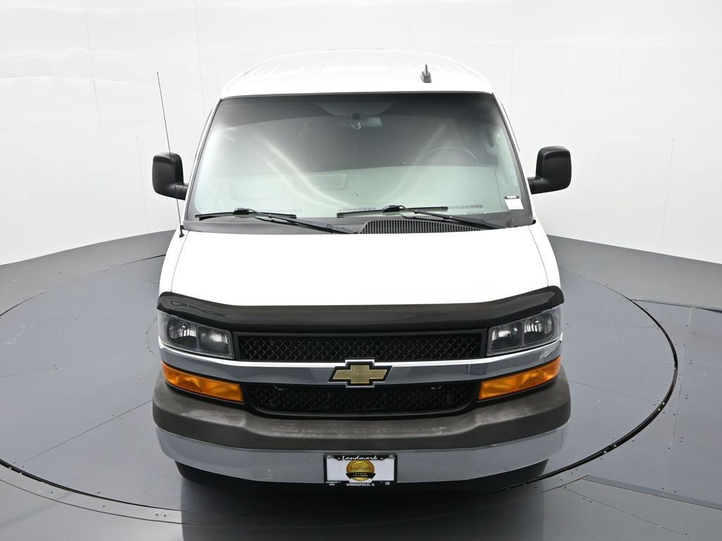 Chevrolet Express Passenger Vehicle Full-screen Gallery Image 14