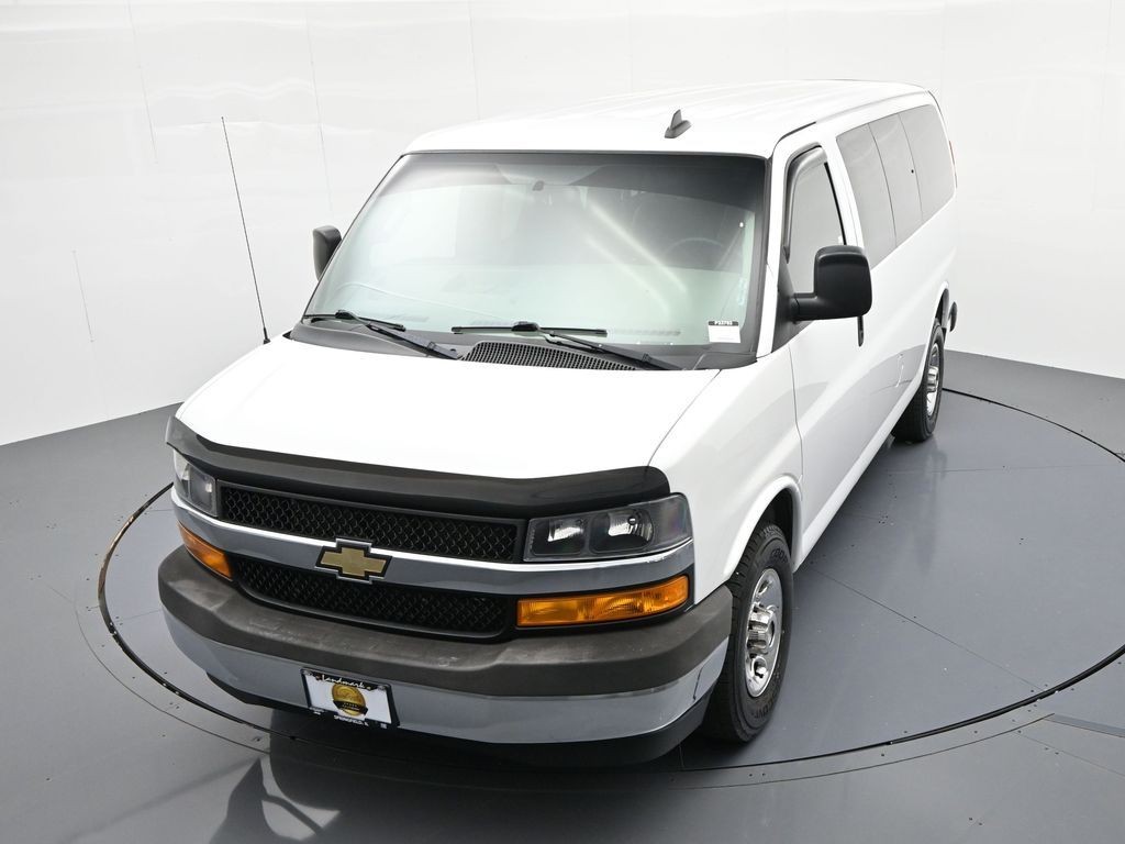 Chevrolet Express Passenger Vehicle Full-screen Gallery Image 15