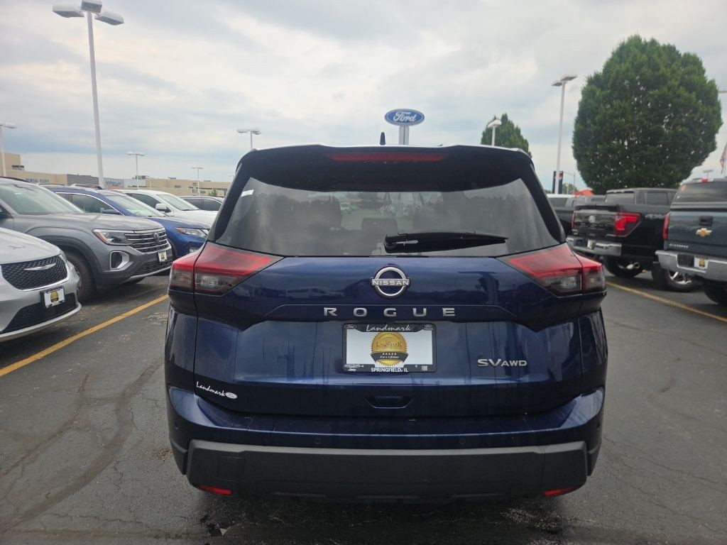 Nissan Rogue Vehicle Full-screen Gallery Image 05