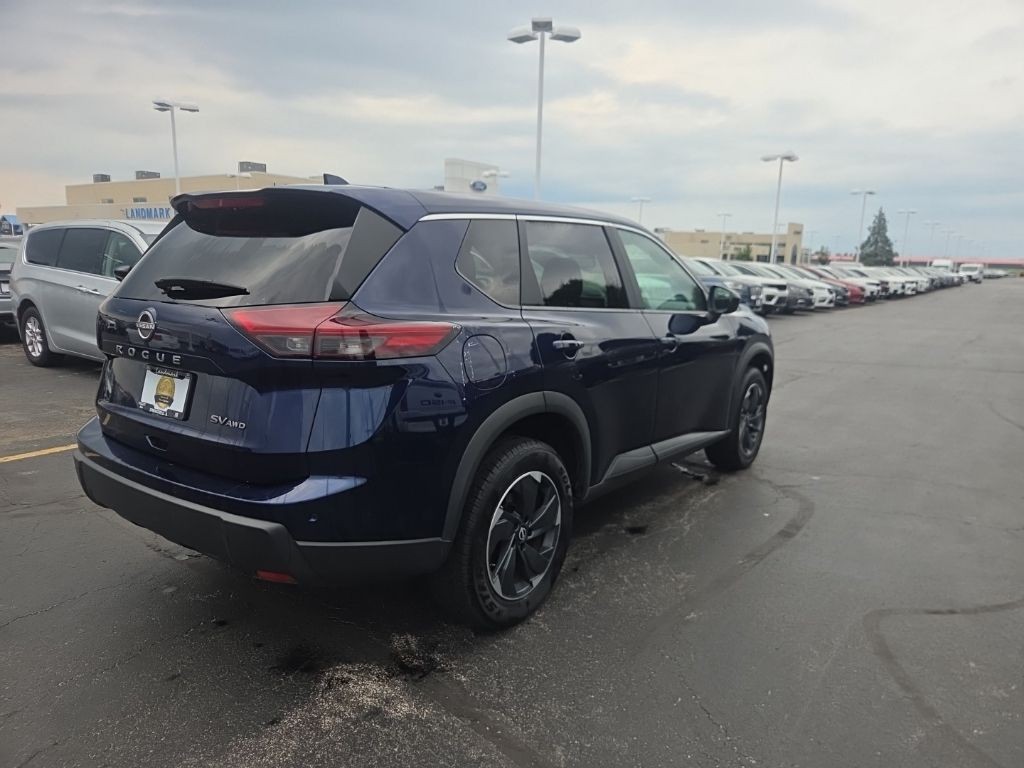 Nissan Rogue Vehicle Full-screen Gallery Image 06