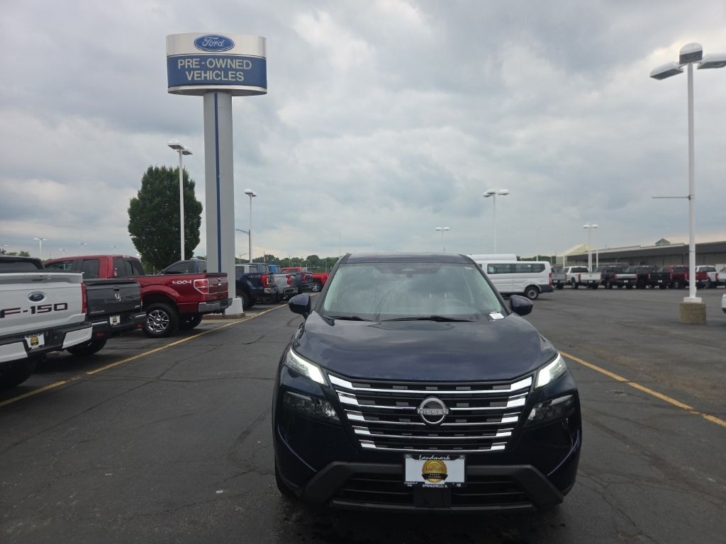 Nissan Rogue Vehicle Full-screen Gallery Image 08