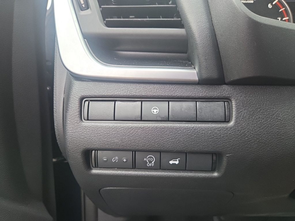 Nissan Rogue Vehicle Full-screen Gallery Image 10