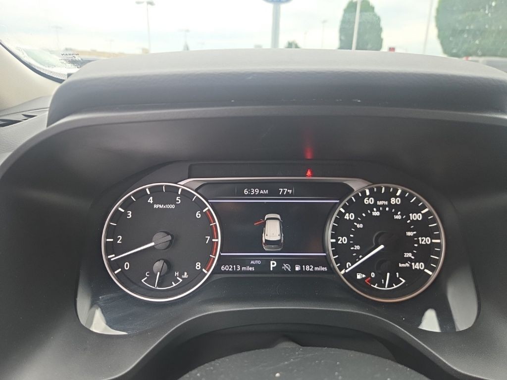 Nissan Rogue Vehicle Full-screen Gallery Image 11