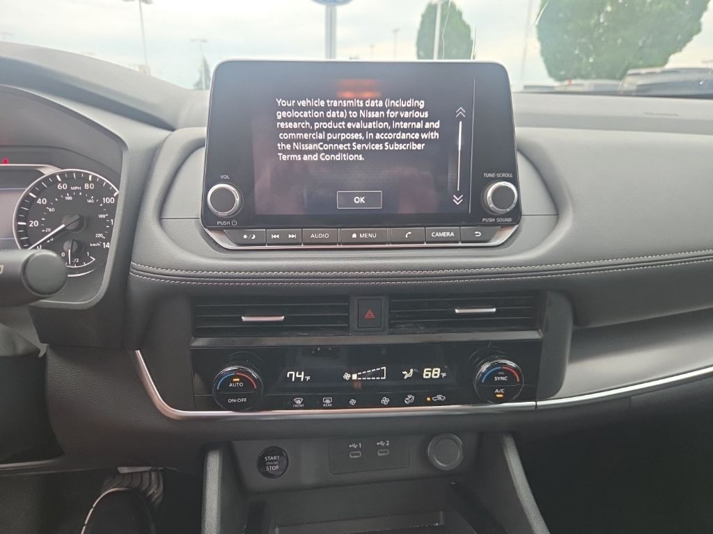Nissan Rogue Vehicle Full-screen Gallery Image 13