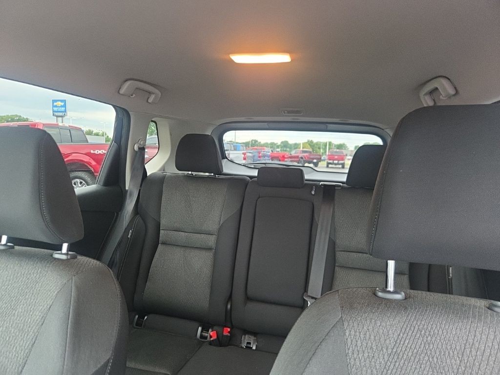 Nissan Rogue Vehicle Full-screen Gallery Image 15