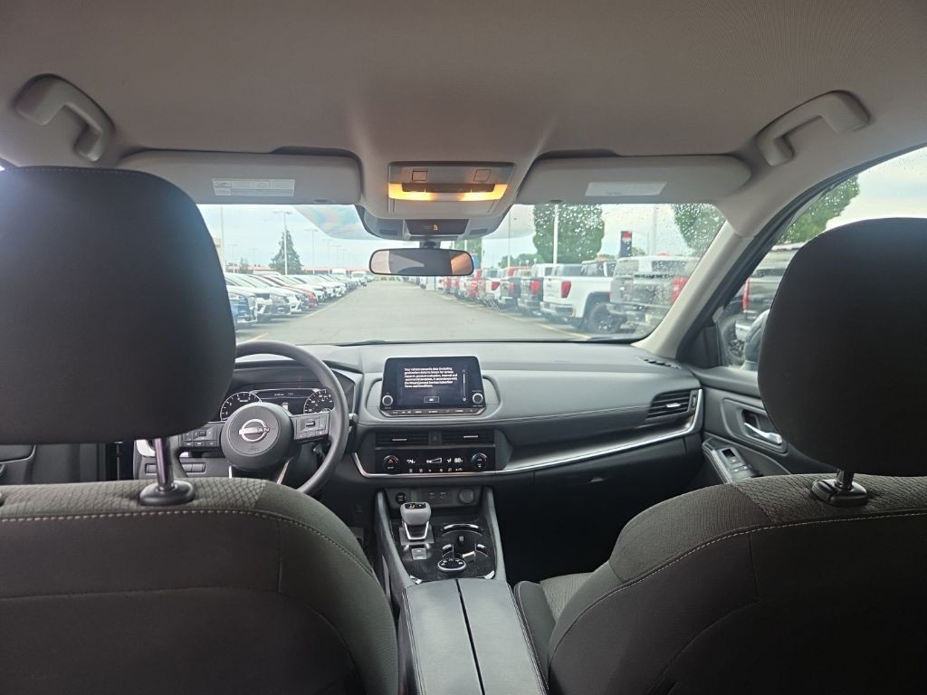 Nissan Rogue Vehicle Full-screen Gallery Image 16