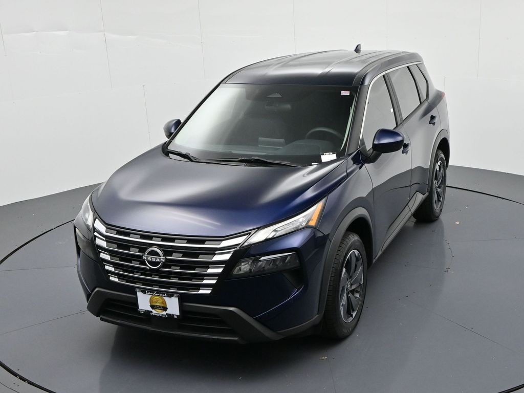Nissan Rogue Vehicle Full-screen Gallery Image 17