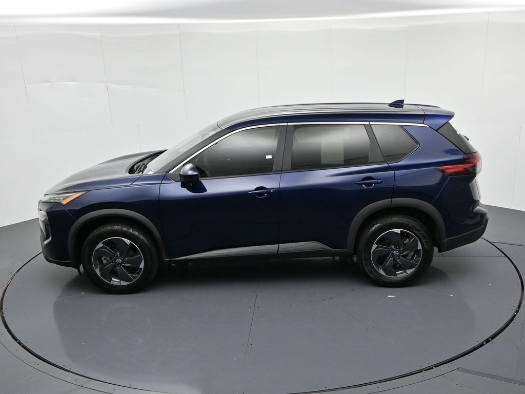 Nissan Rogue Vehicle Full-screen Gallery Image 18