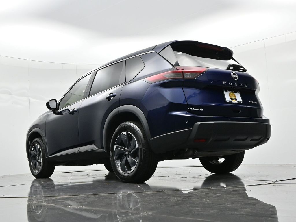 Nissan Rogue Vehicle Full-screen Gallery Image 19