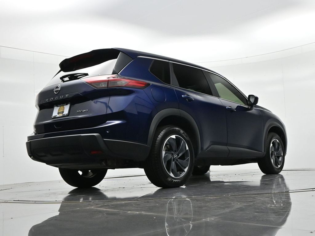 Nissan Rogue Vehicle Full-screen Gallery Image 21