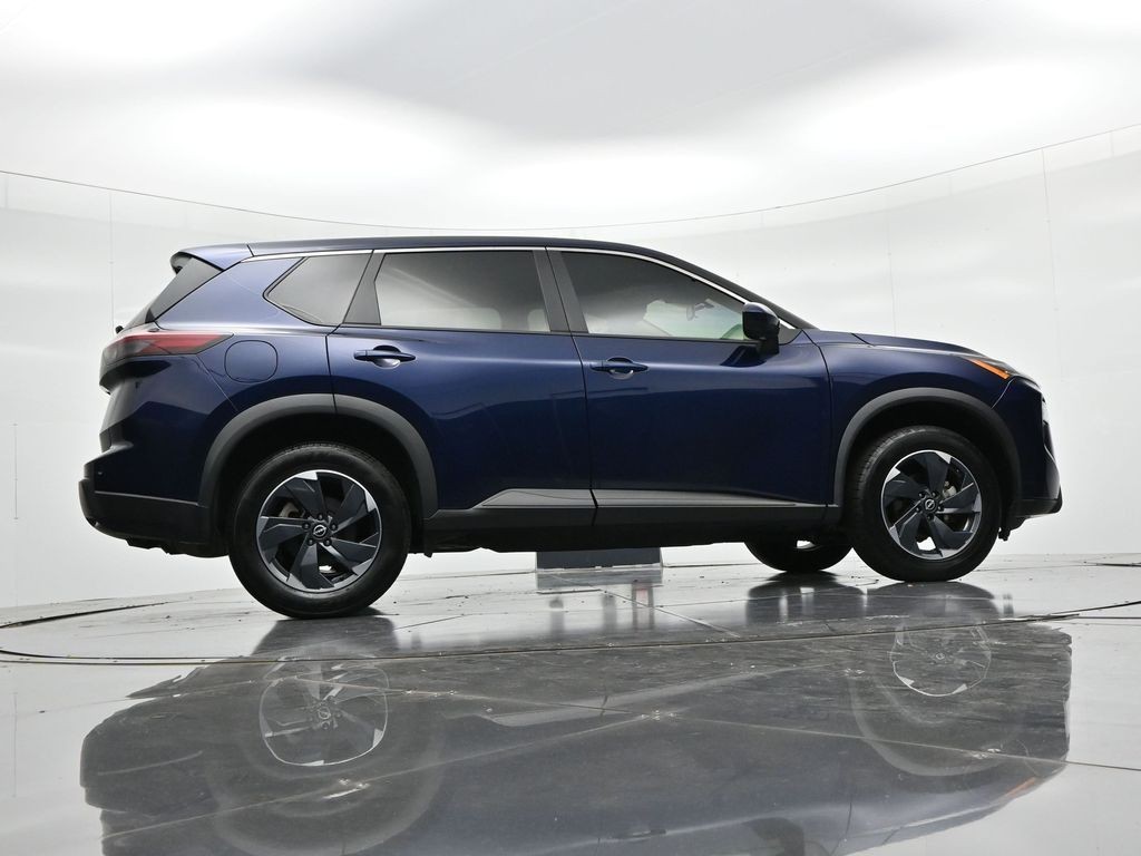 Nissan Rogue Vehicle Full-screen Gallery Image 22