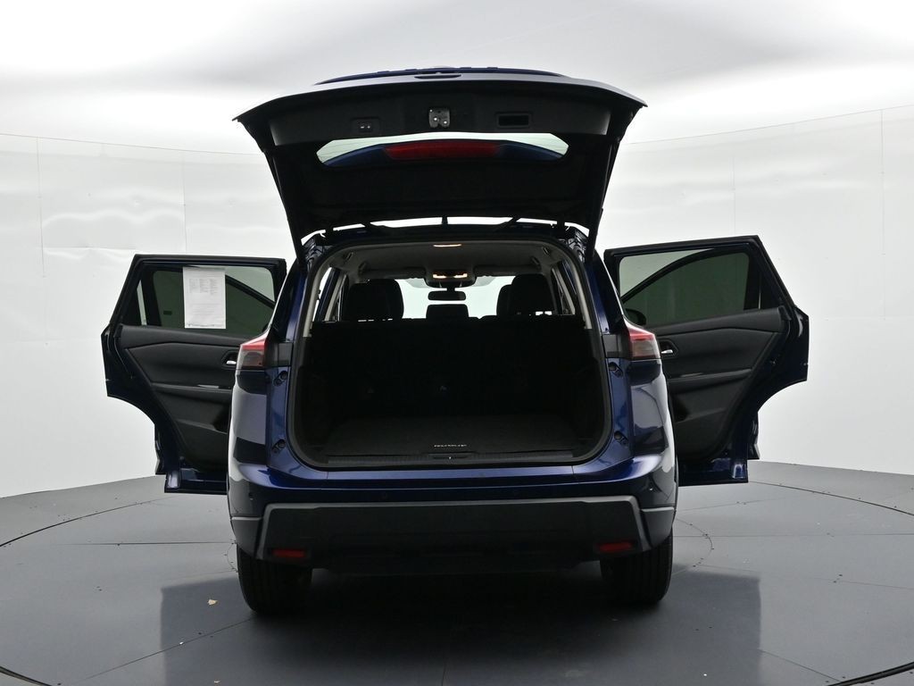 Nissan Rogue Vehicle Full-screen Gallery Image 26