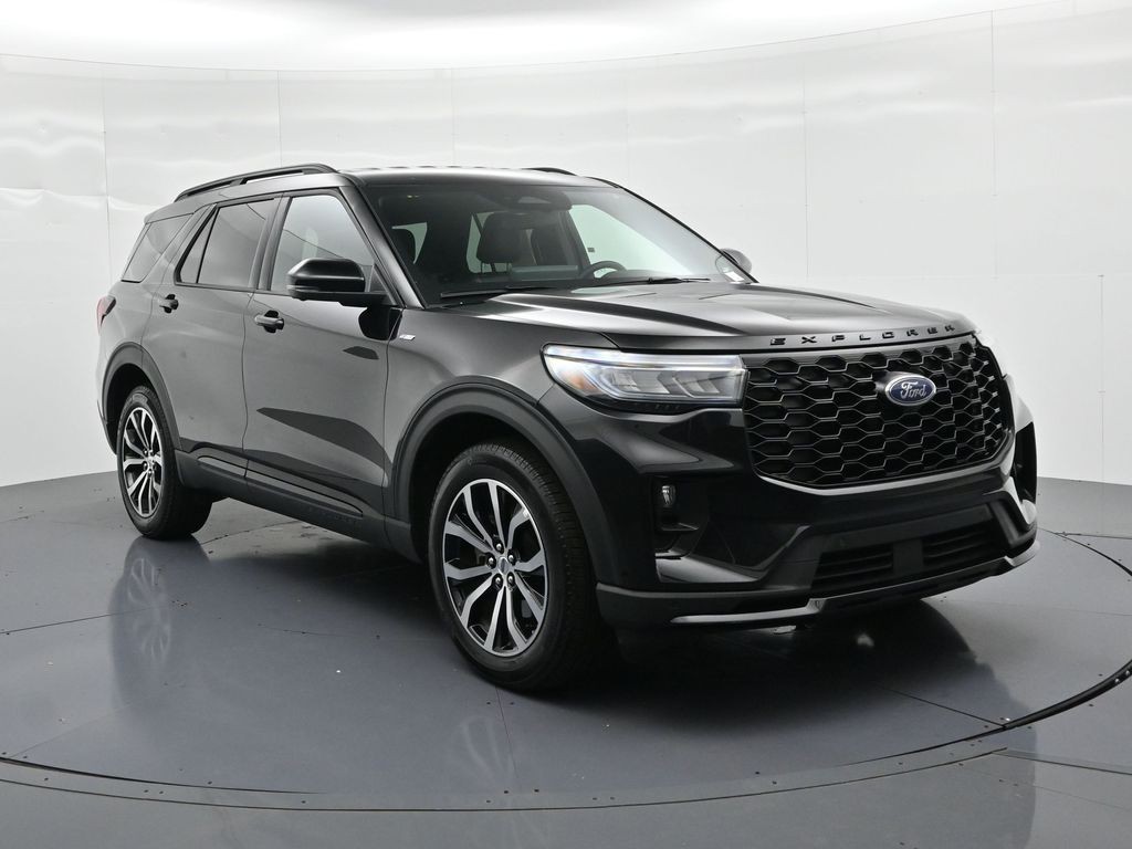 Ford Explorer Vehicle Full-screen Gallery Image 04