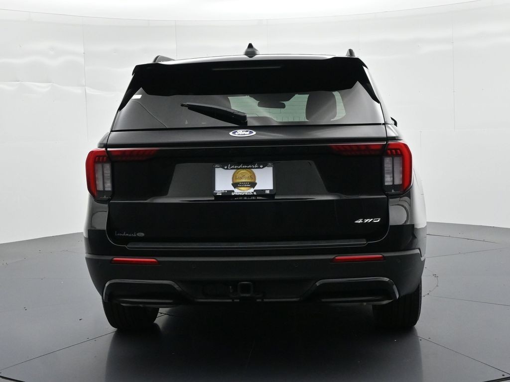Ford Explorer Vehicle Full-screen Gallery Image 07