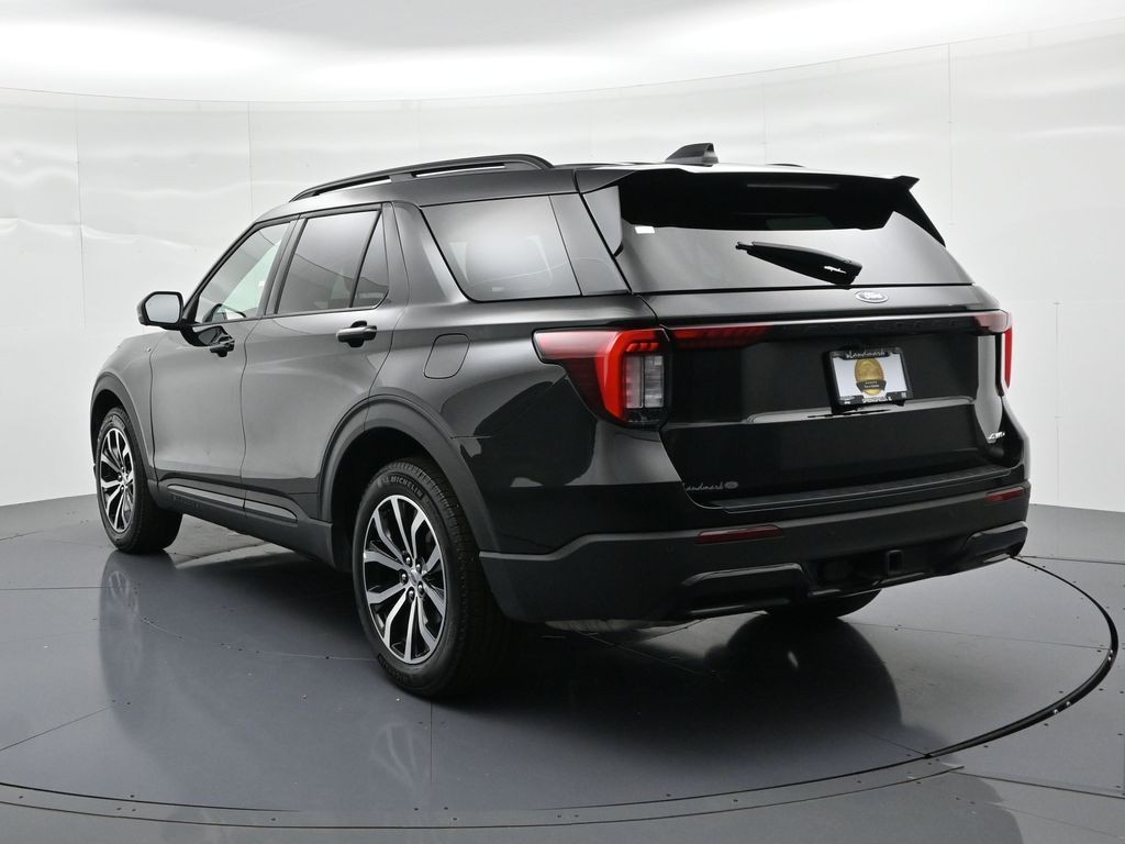 Ford Explorer Vehicle Full-screen Gallery Image 08