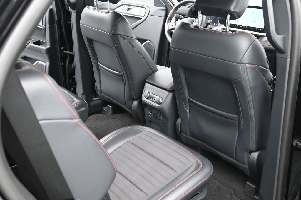 Ford Explorer Vehicle Full-screen Gallery Image 10