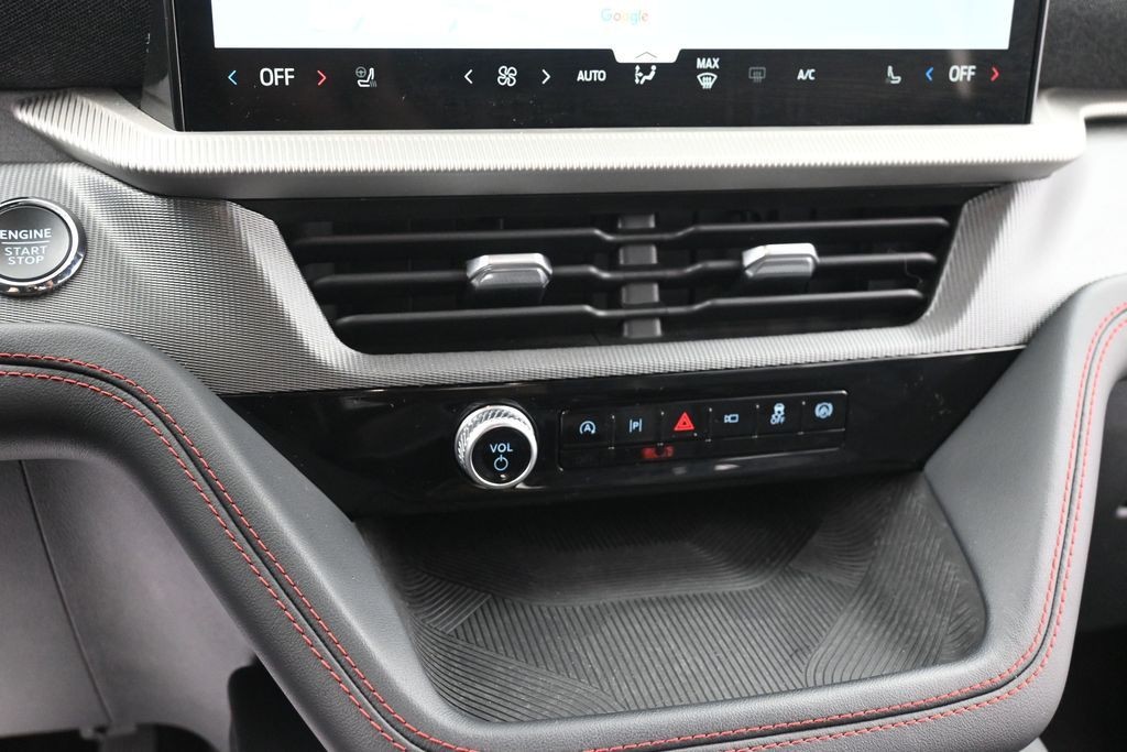 Ford Explorer Vehicle Full-screen Gallery Image 14